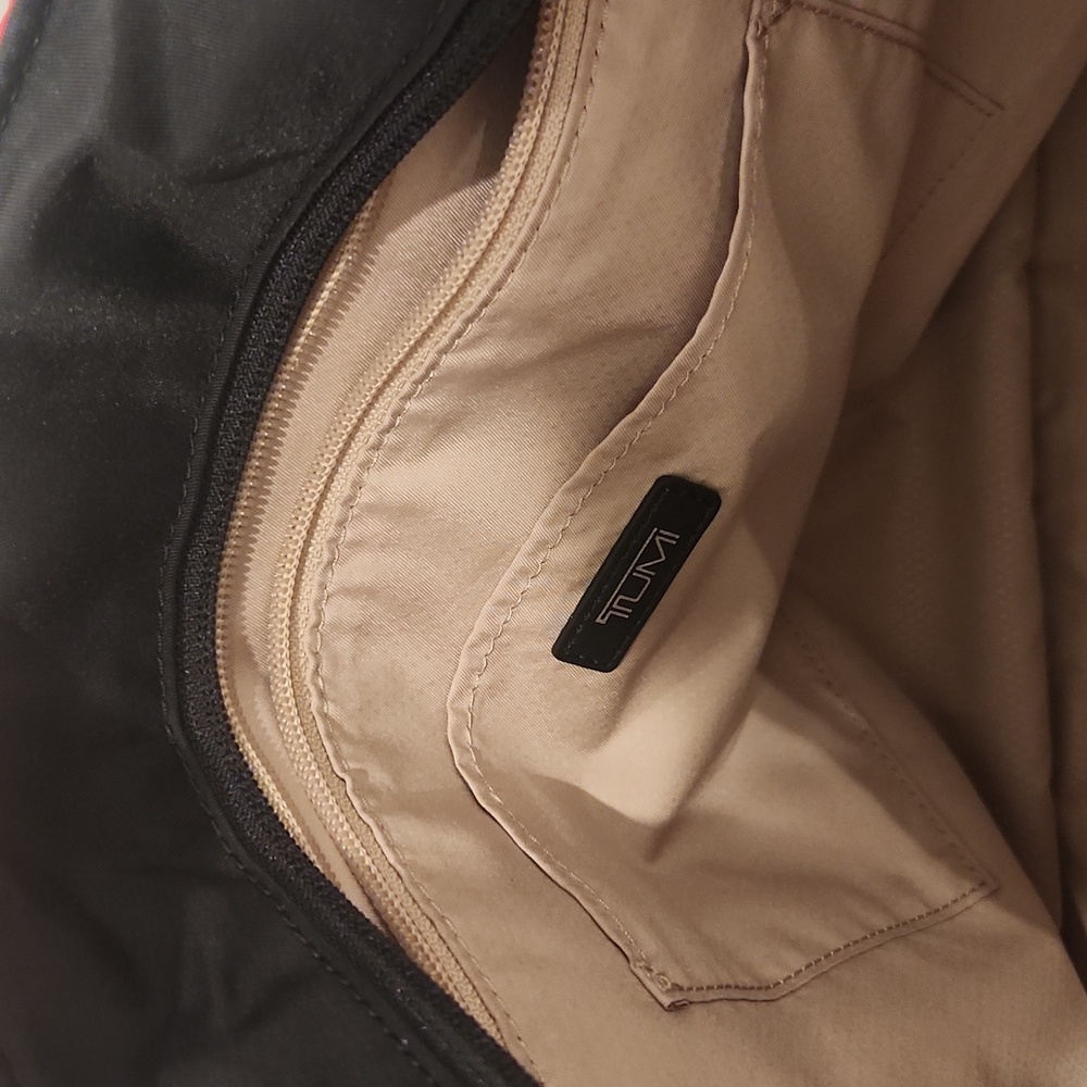 Tumi NWOT Everyday Tote - Picture 7 of 14